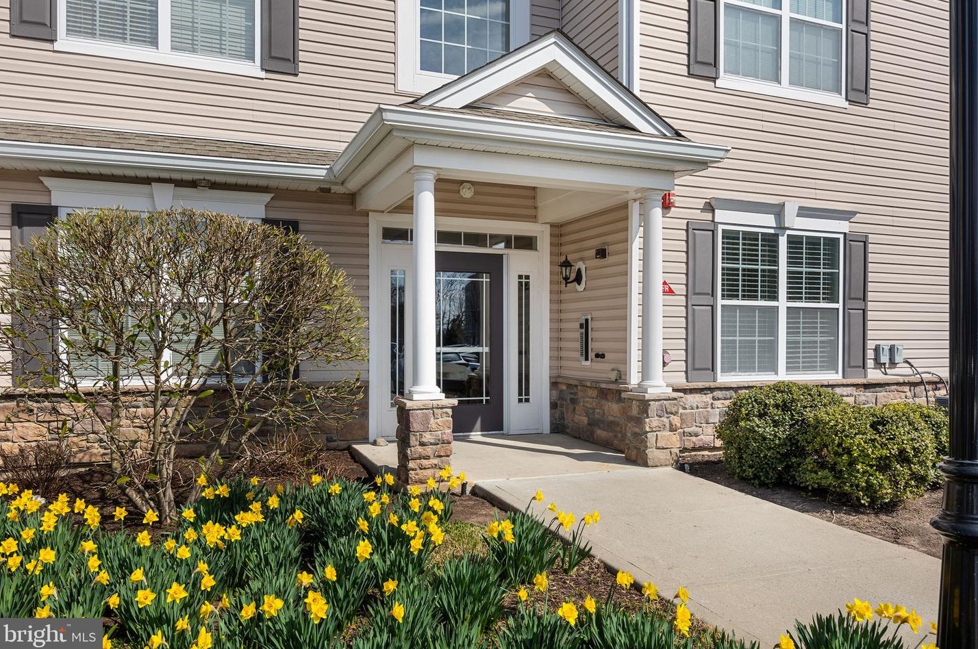 428 Timberlake Dr, Trenton NJ  08618-1475 exterior