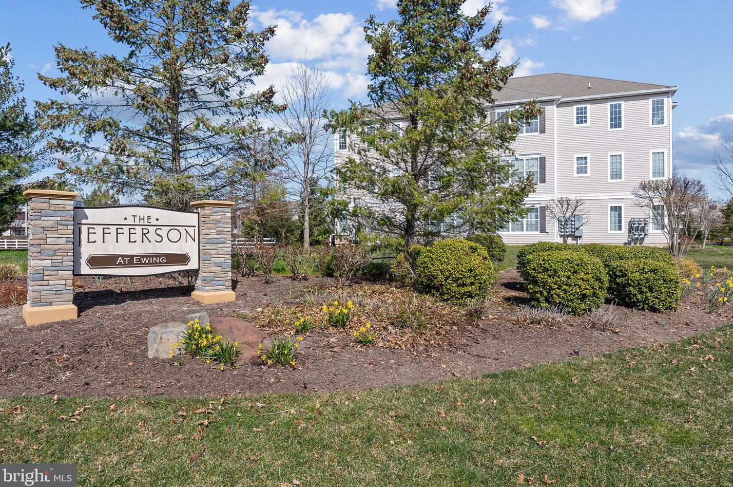 428 Timberlake Dr, Trenton NJ  08618-1475 exterior