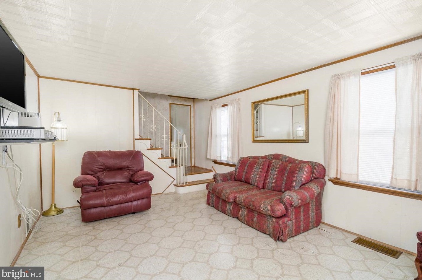 5 Homecrest Ave, Trenton, NJ 08638-3631