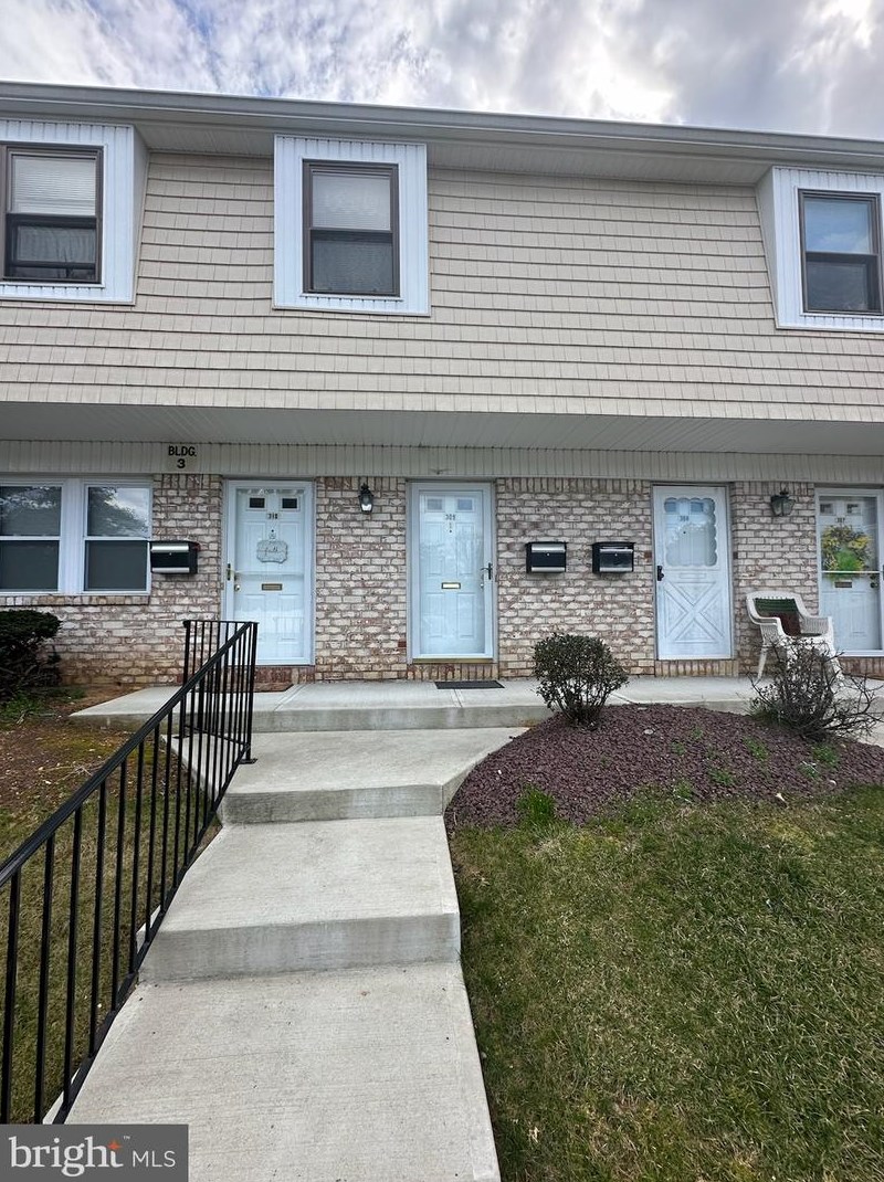 309 Silver Ct, Hamilton Township, NJ 08690