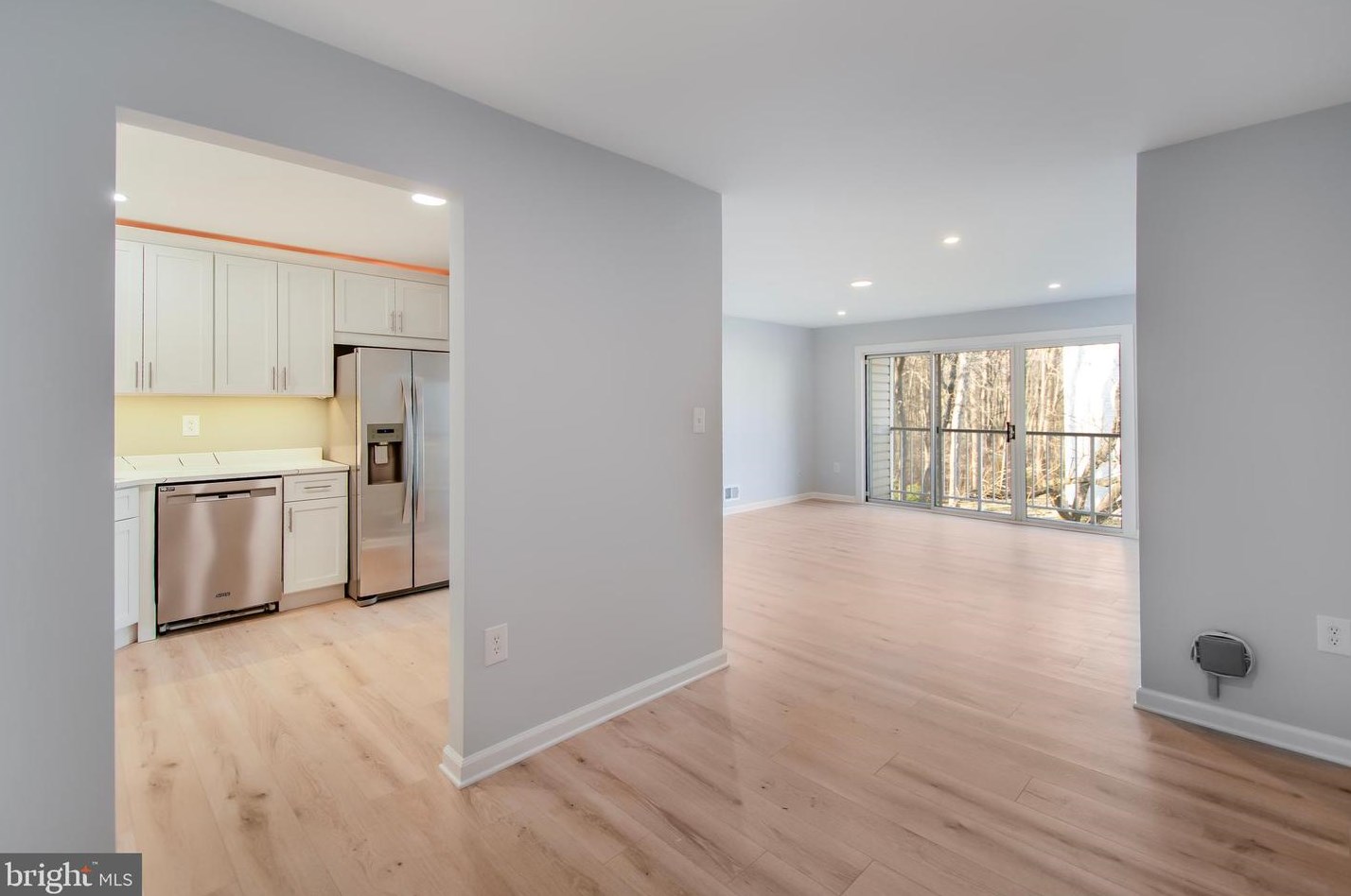 24 Holly Ct, Trenton, NJ 08619
