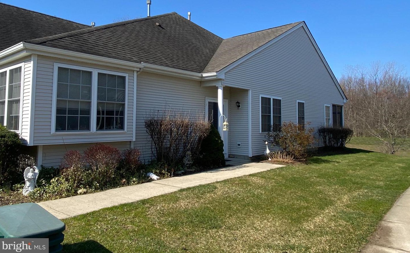 275 Meadowlark Dr, Trenton, NJ 08690