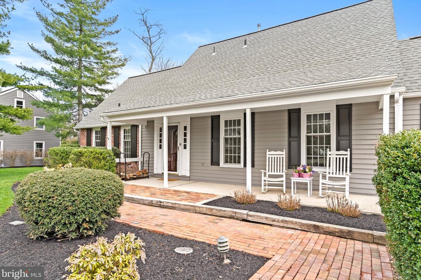 22 Abey Dr, Pennington, NJ 08534