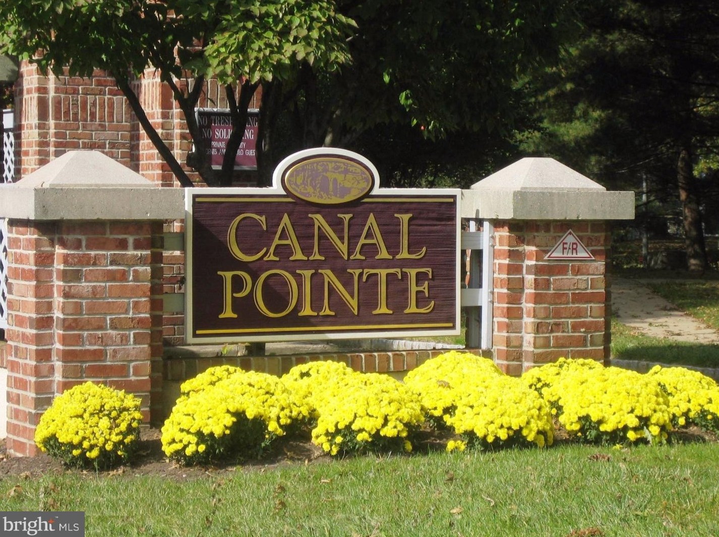 204 Salem Ct, Princeton NJ 08540-7038 exterior