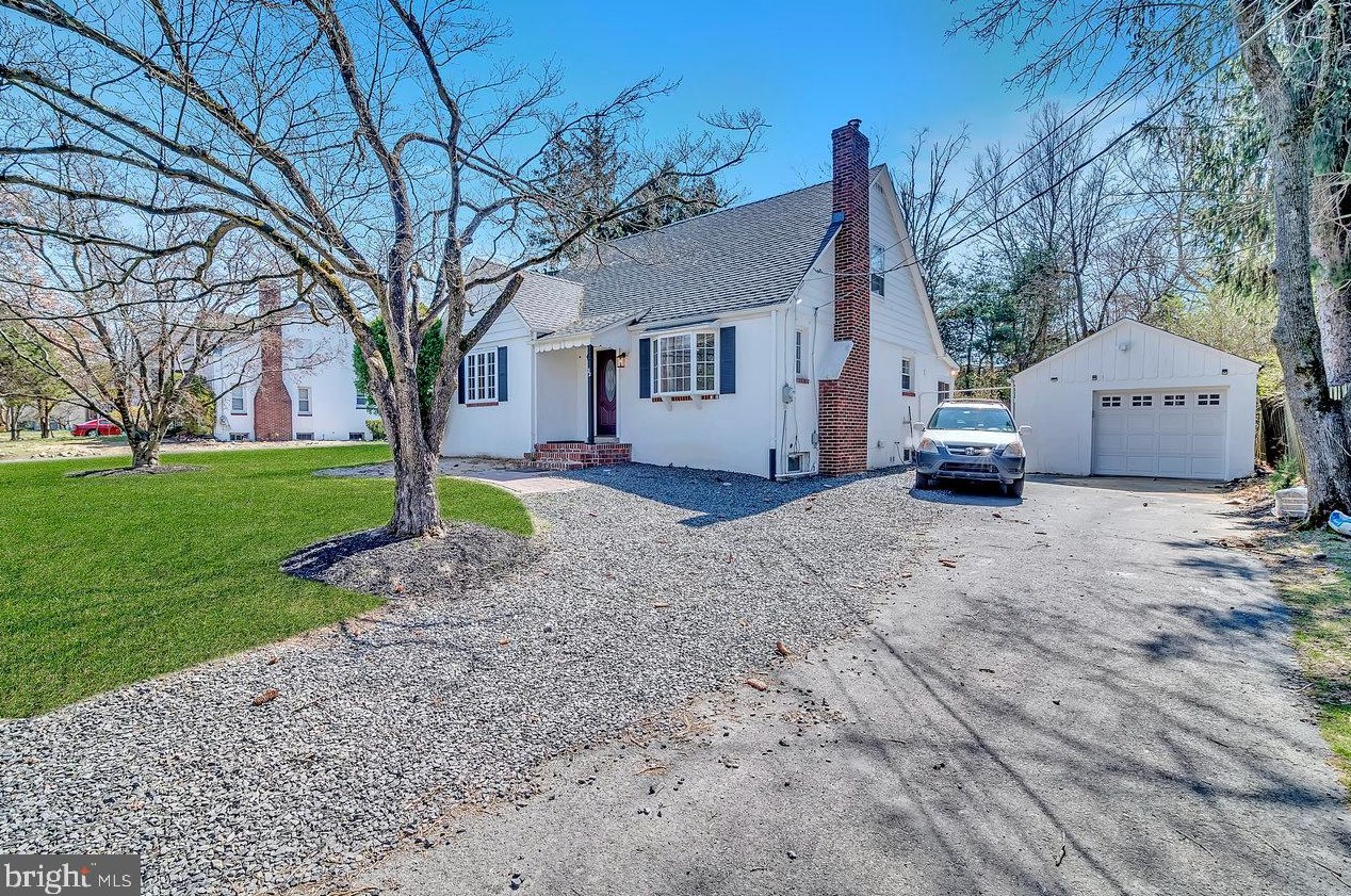 32 Cranbury Rd, W Windsor Township, NJ 08550