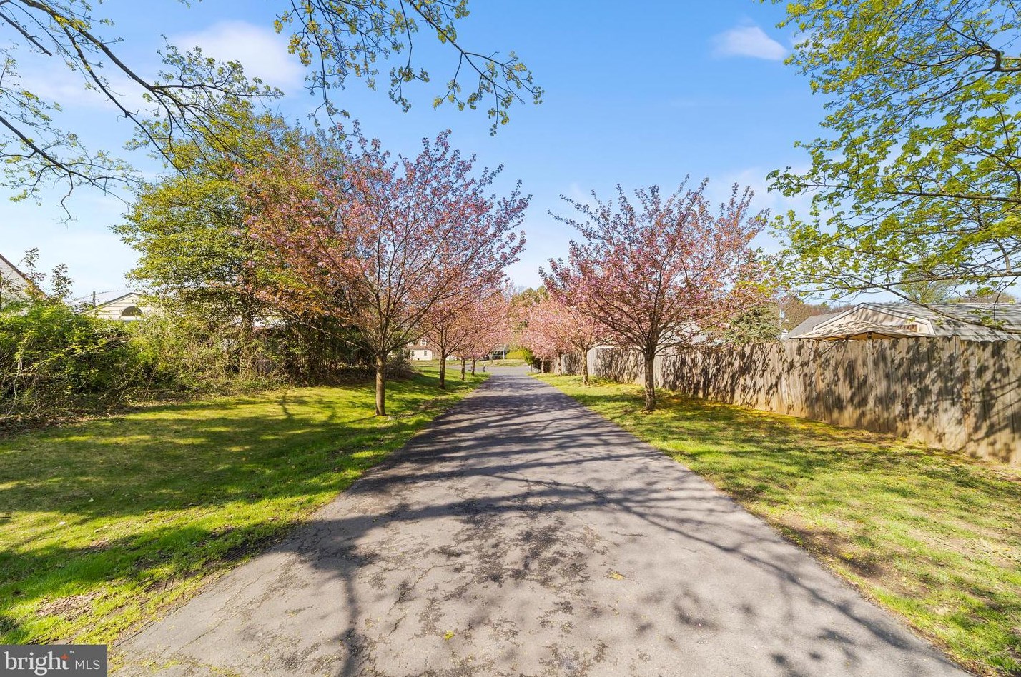 56 Norcross Cir, Trenton, NJ 08619-2418