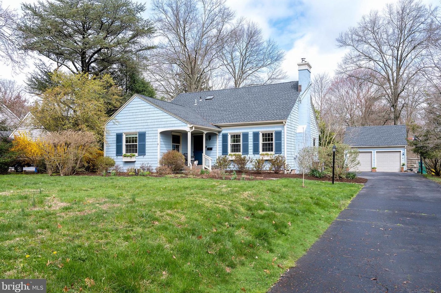 11 Maple Ln, Pennington, NJ 08534