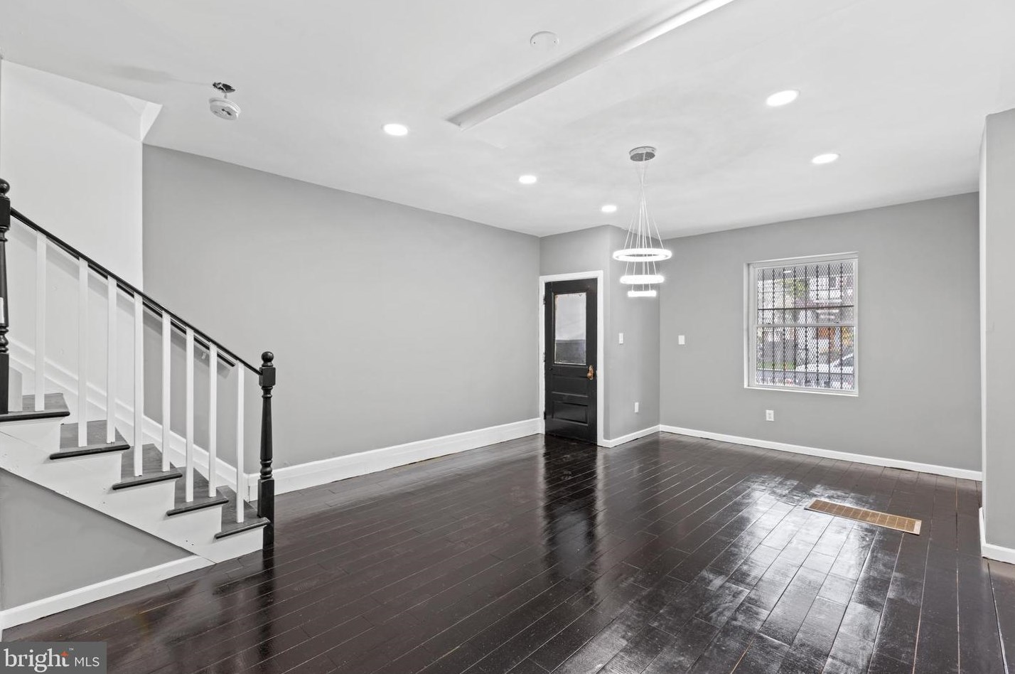 825 Stuyvesant Ave, Trenton NJ  08618-4105 exterior