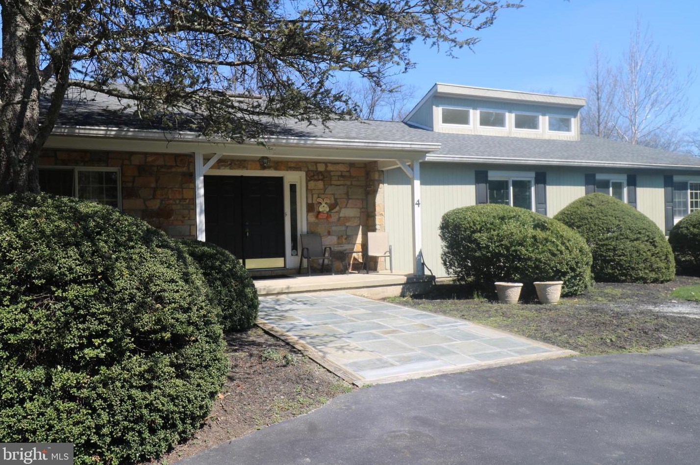4 N Woods Dr, Pennington, NJ 08534