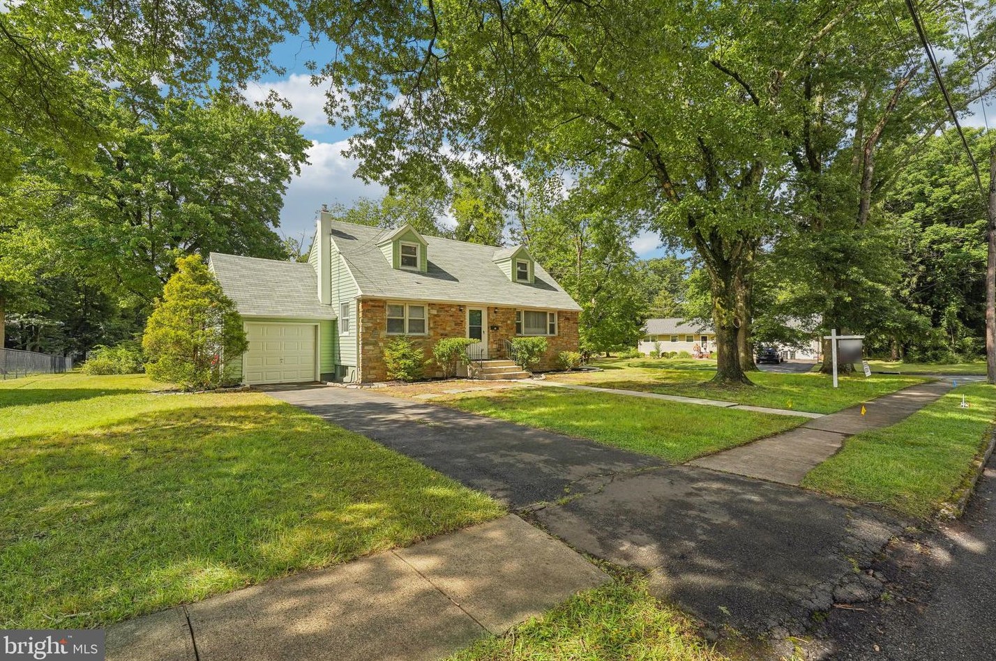 39 Steinway Ave, Trenton, NJ 08618