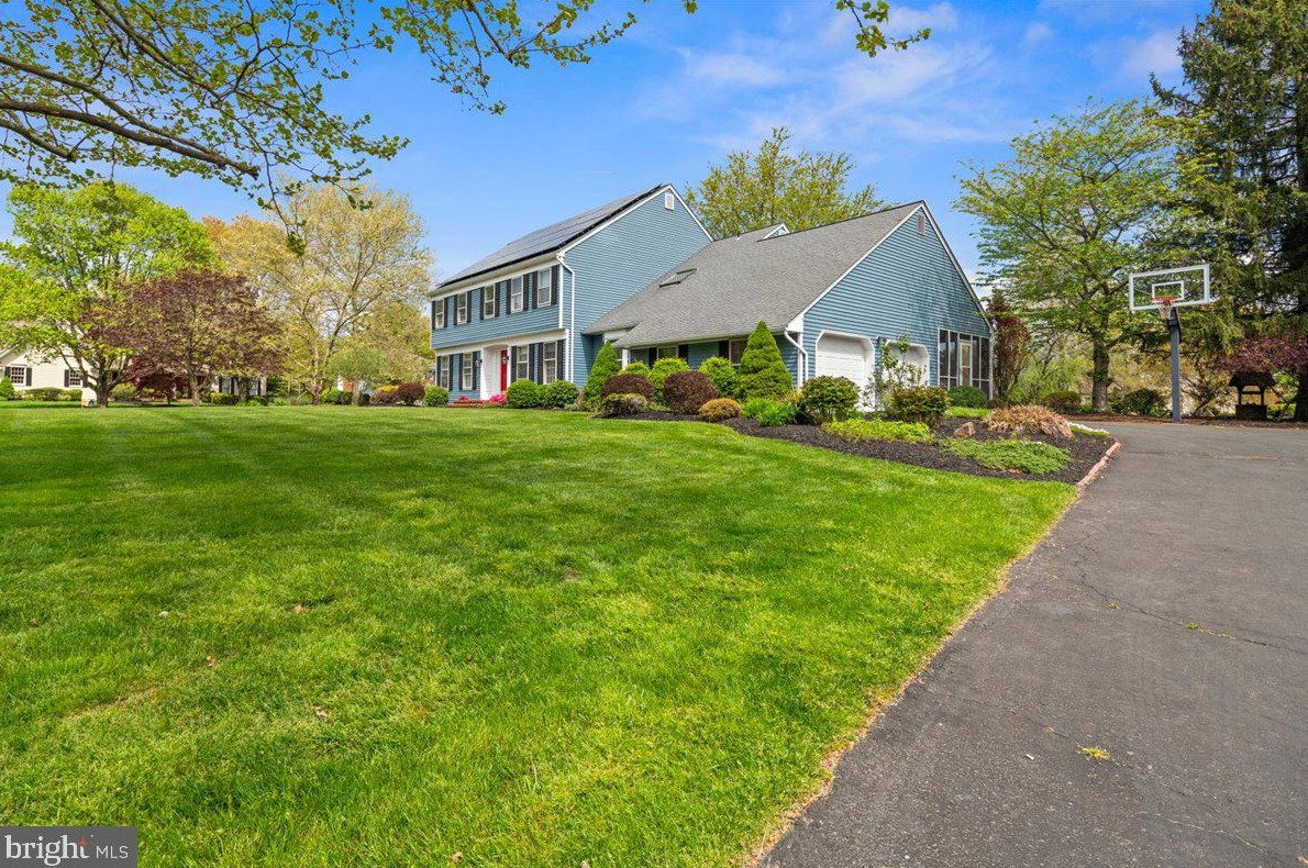 1 Wickford Ct, W Windsor Township, NJ 08550