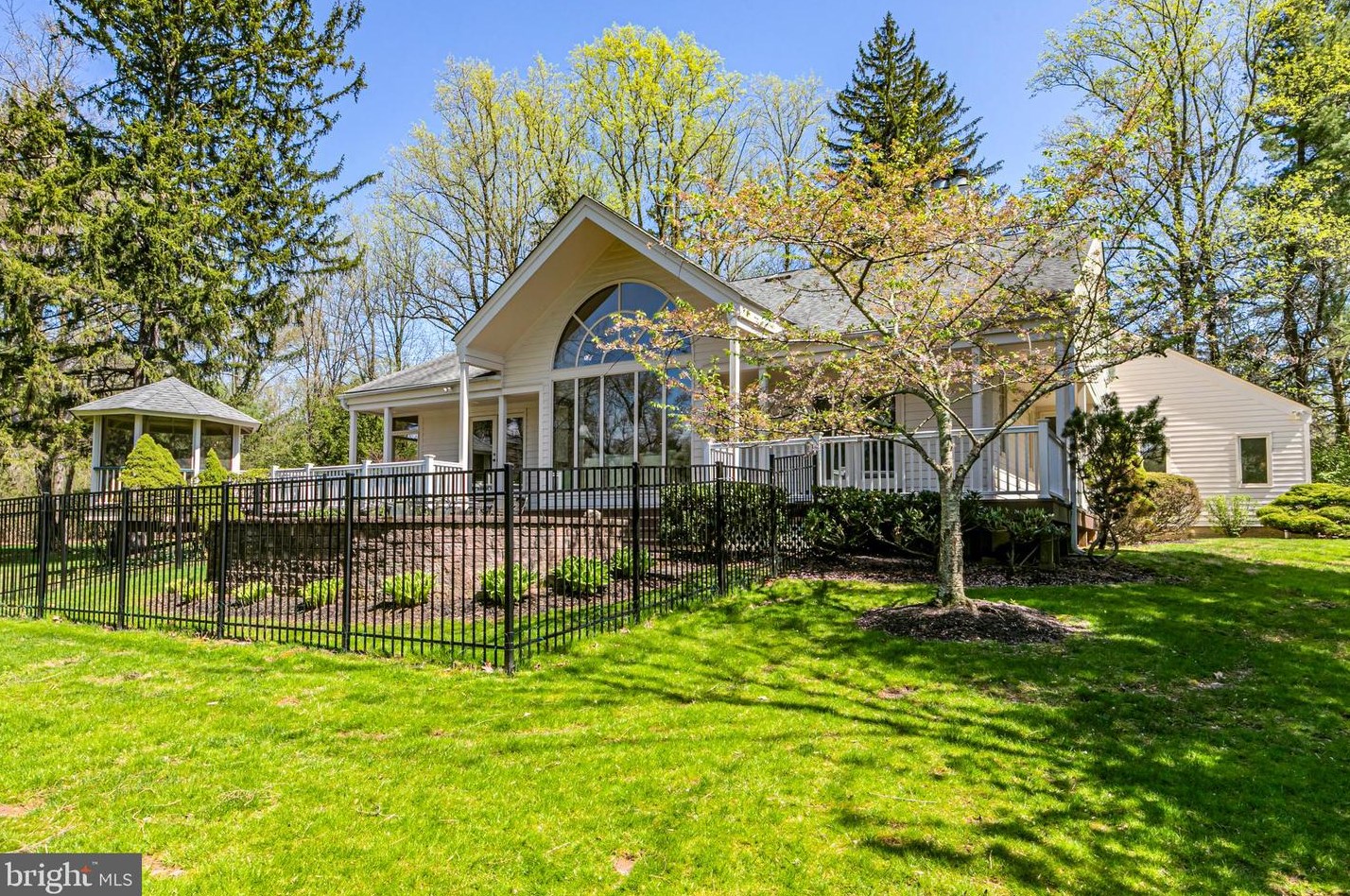 25 Brearly Rd, Princeton NJ  08540-6767 exterior
