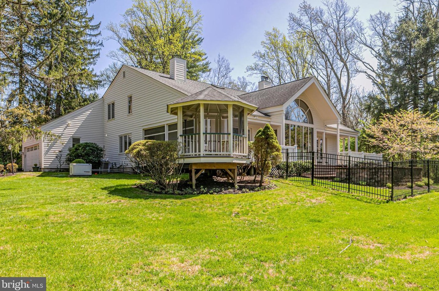 25 Brearly Rd, Princeton NJ  08540-6767 exterior