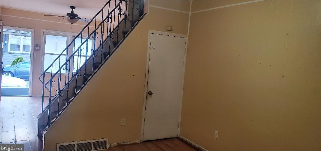 52 Randall Ave, Trenton NJ  08611-3106 exterior