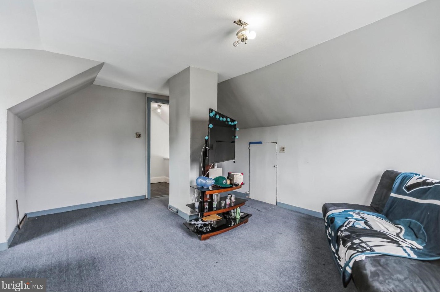 64 Oak Ln, Trenton NJ 08618-4001 exterior