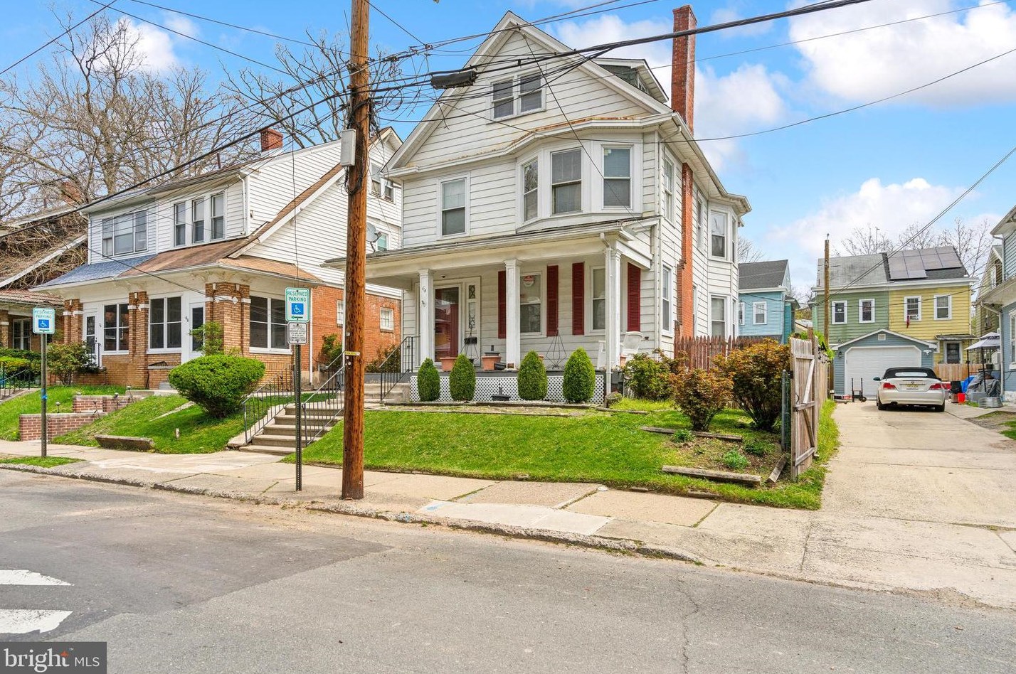 64 Oak Ln, Trenton NJ 08618-4001 exterior