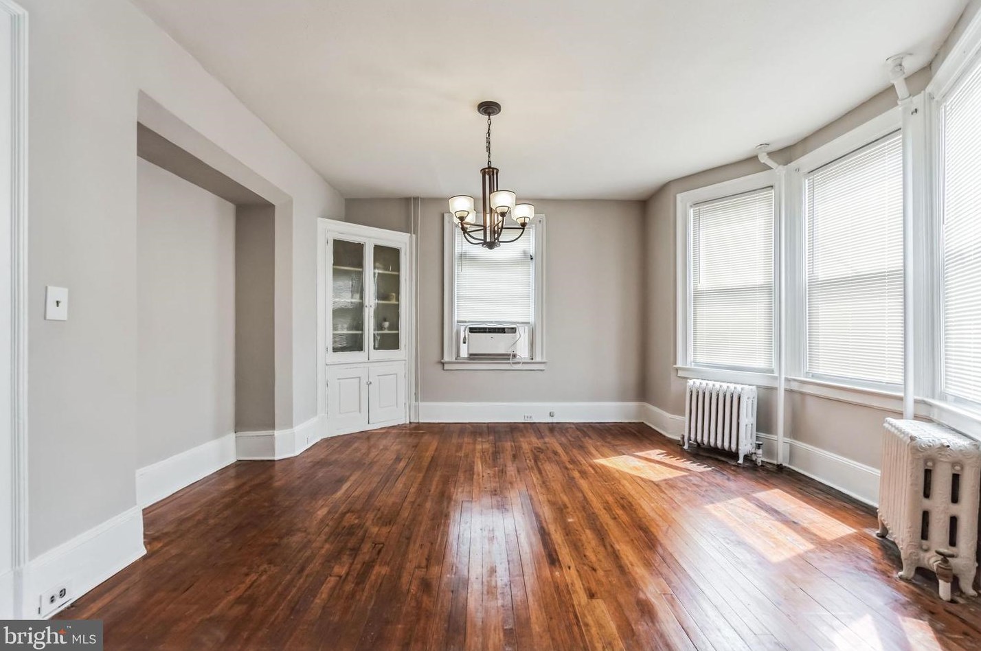 64 Oak Ln, Trenton NJ 08618-4001 exterior