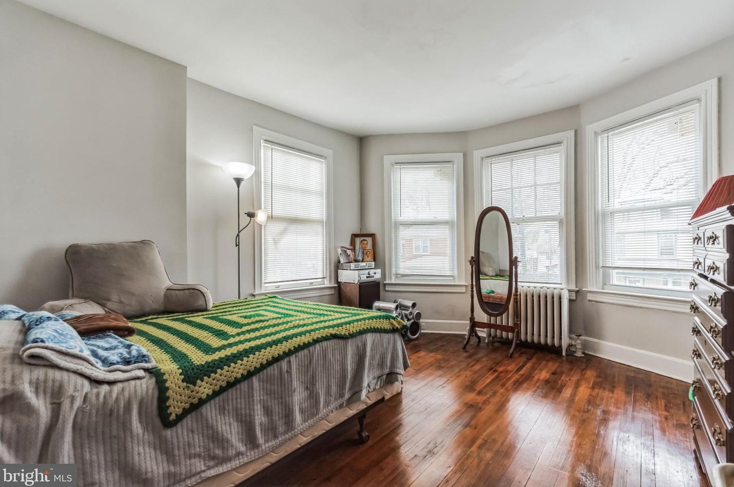 64 Oak Ln, Trenton NJ 08618-4001 exterior