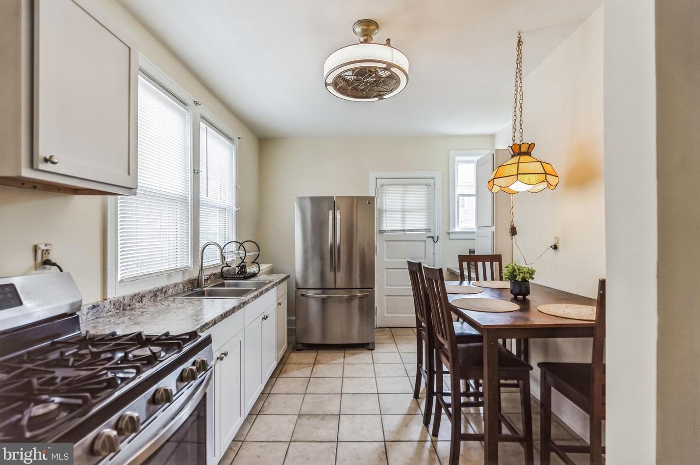 64 Oak Ln, Trenton NJ 08618-4001 exterior