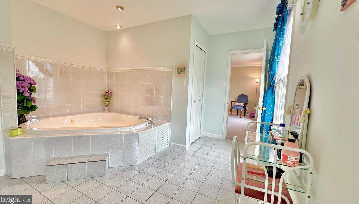 38 Winthrop Rd, Trenton NJ  08648-1559 exterior