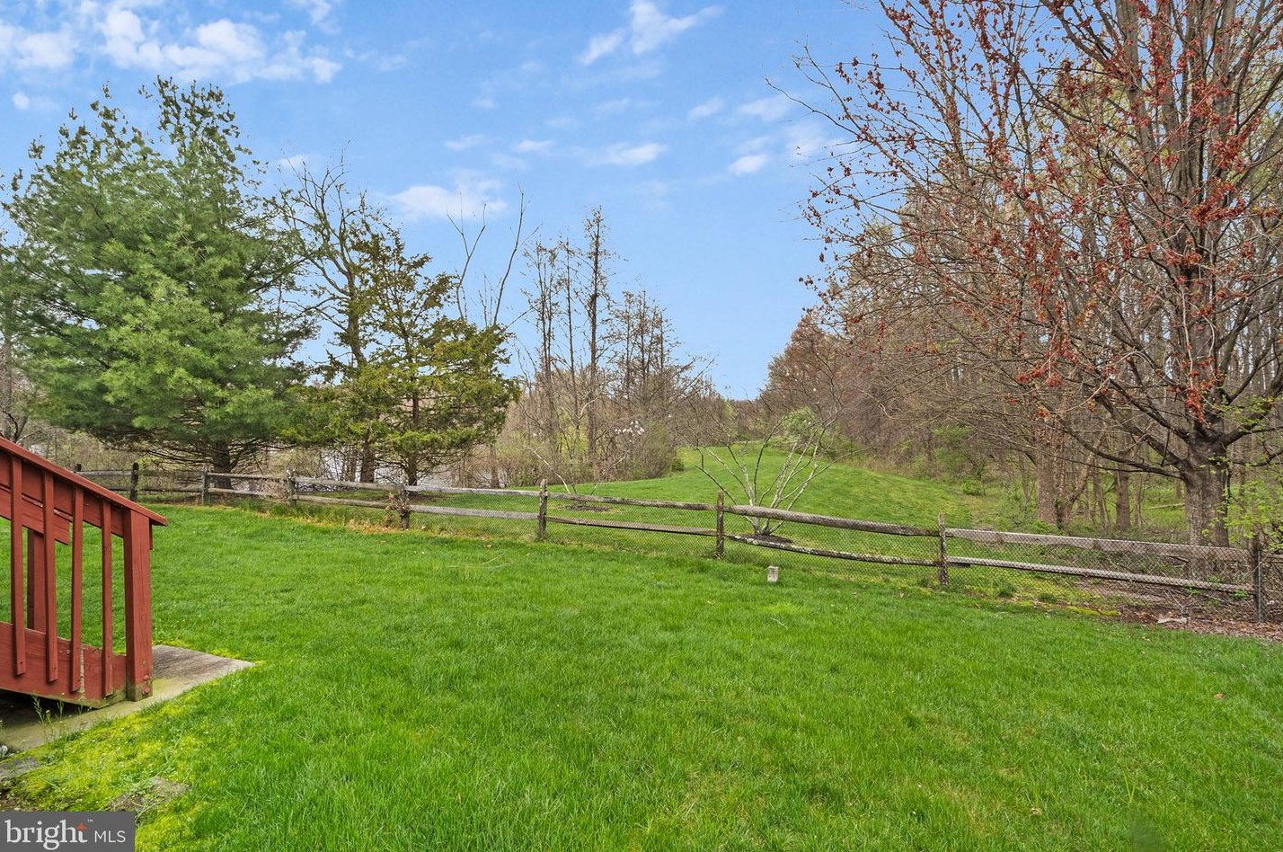 32 Devonshire Dr, Princeton NJ  08540-6296 exterior