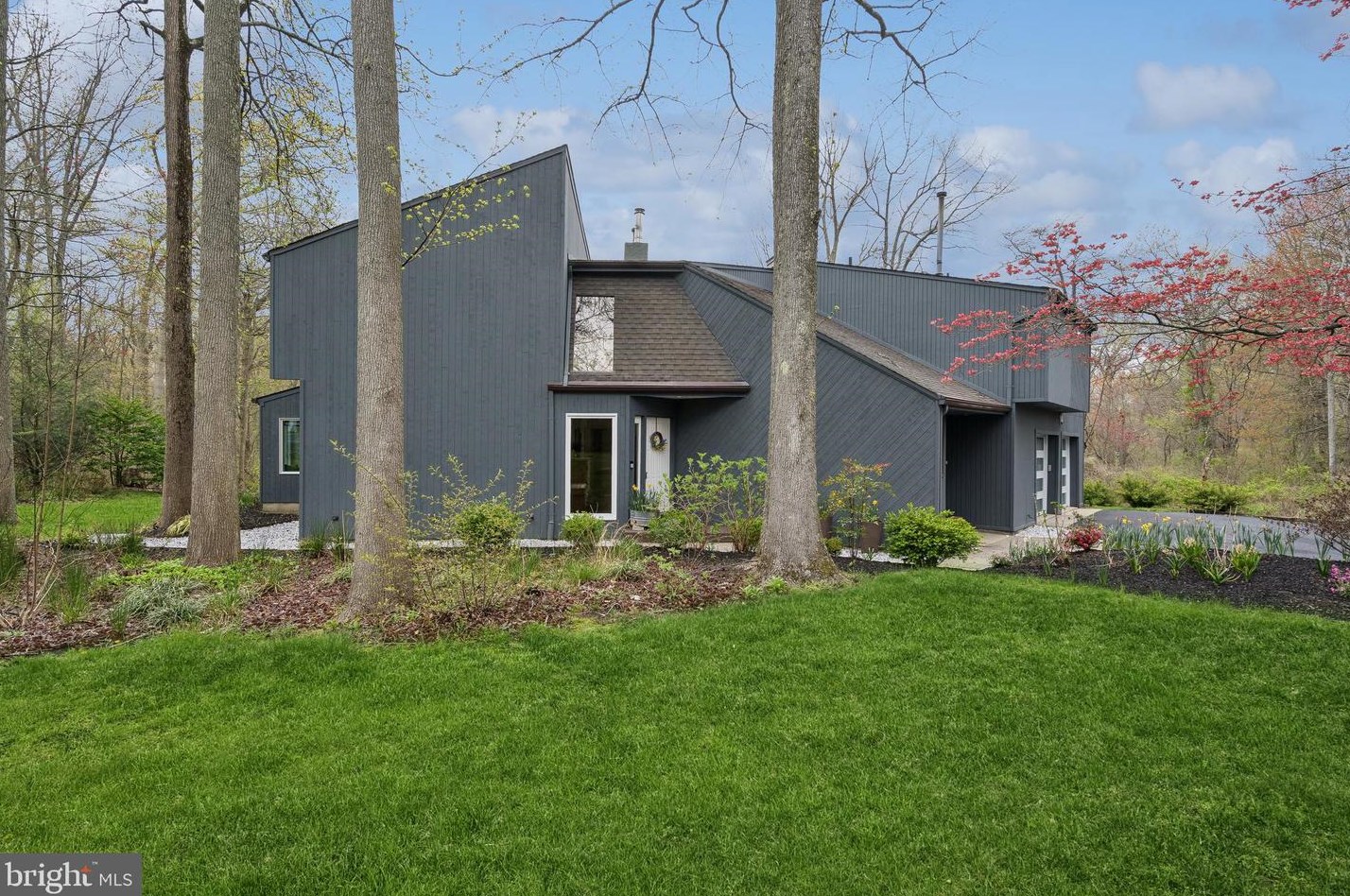 9 Hidden Springs Ln, East Windsor, NJ 08520