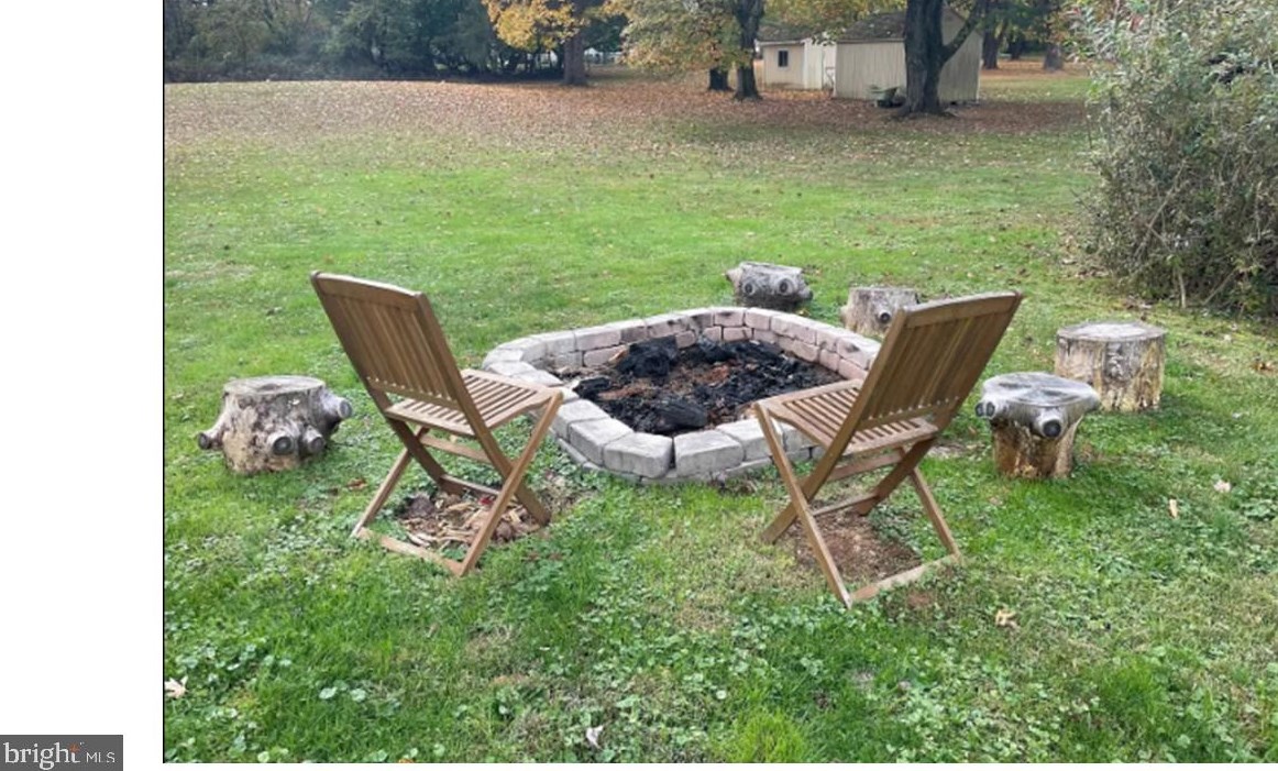 18 Crest Ave, Pennington NJ  08534-1108 exterior