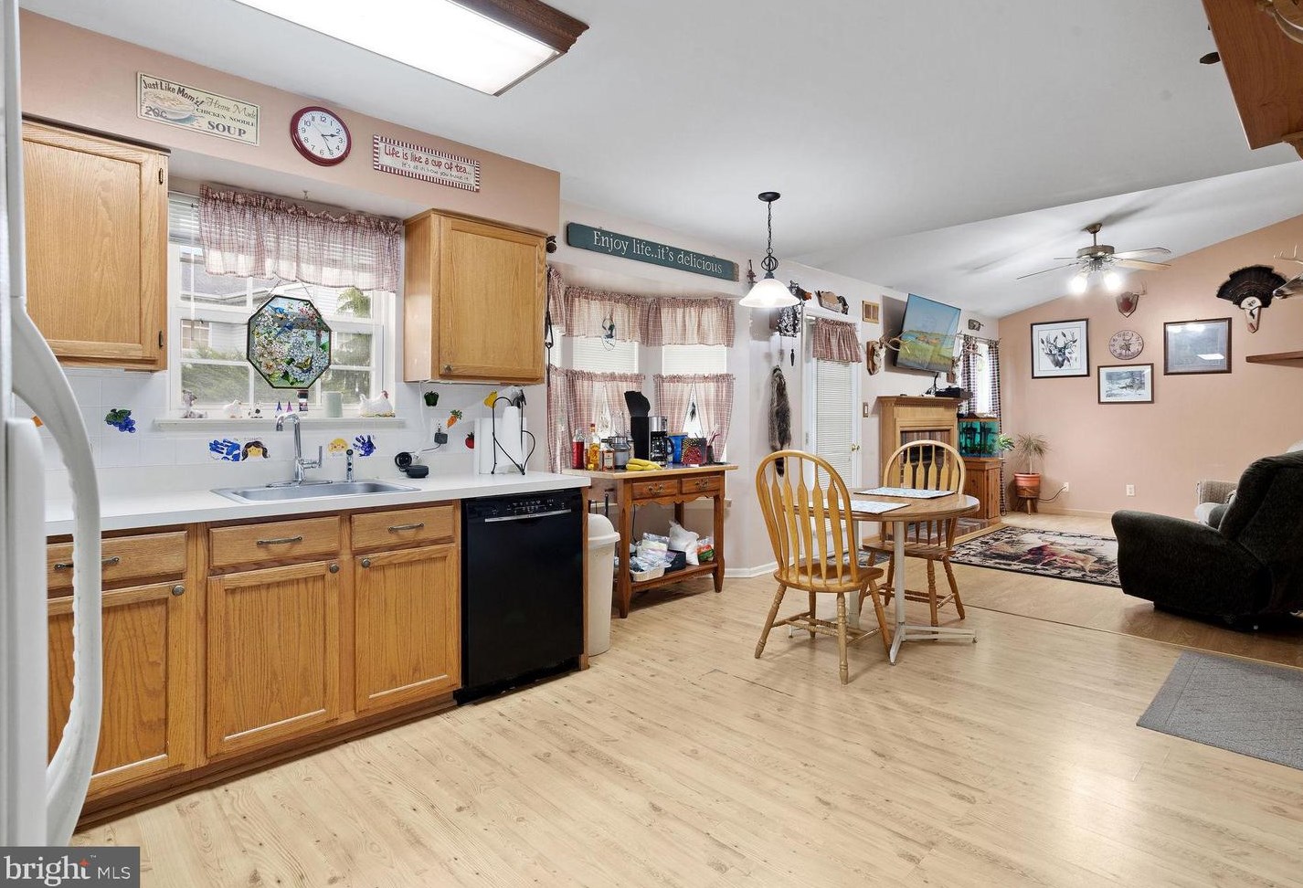 49 Kristopher Dr, Trenton NJ 08620-3005 exterior