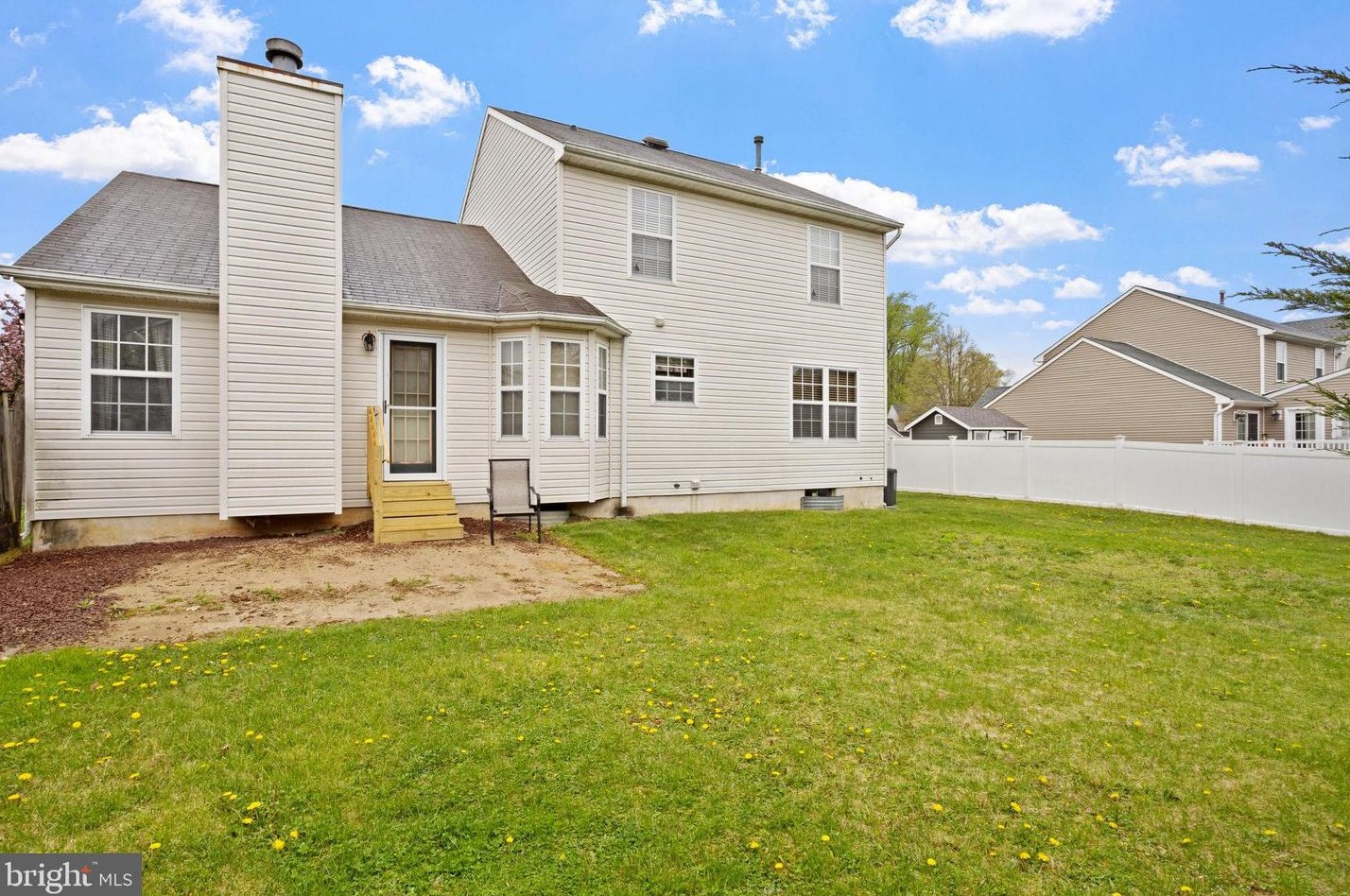 49 Kristopher Dr, Trenton NJ 08620-3005 exterior