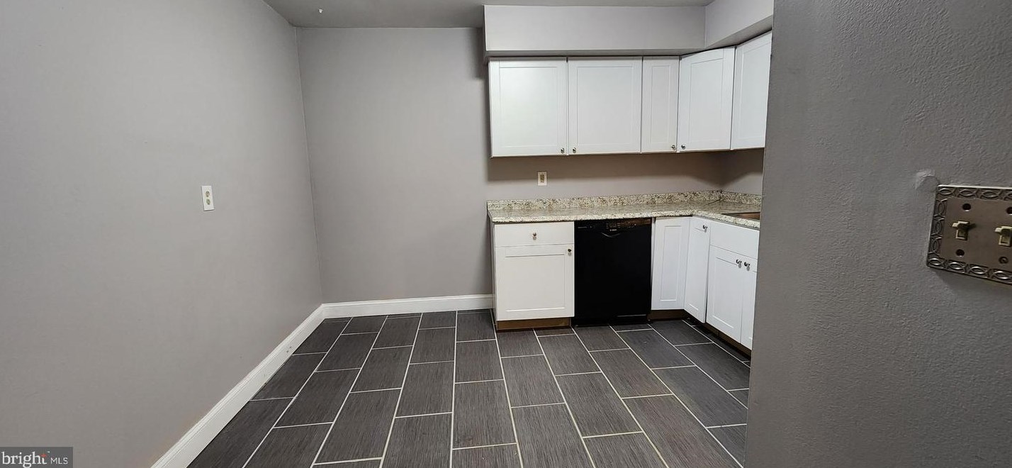 15-C Avon Dr, East Windsor NJ  08520-5608 exterior