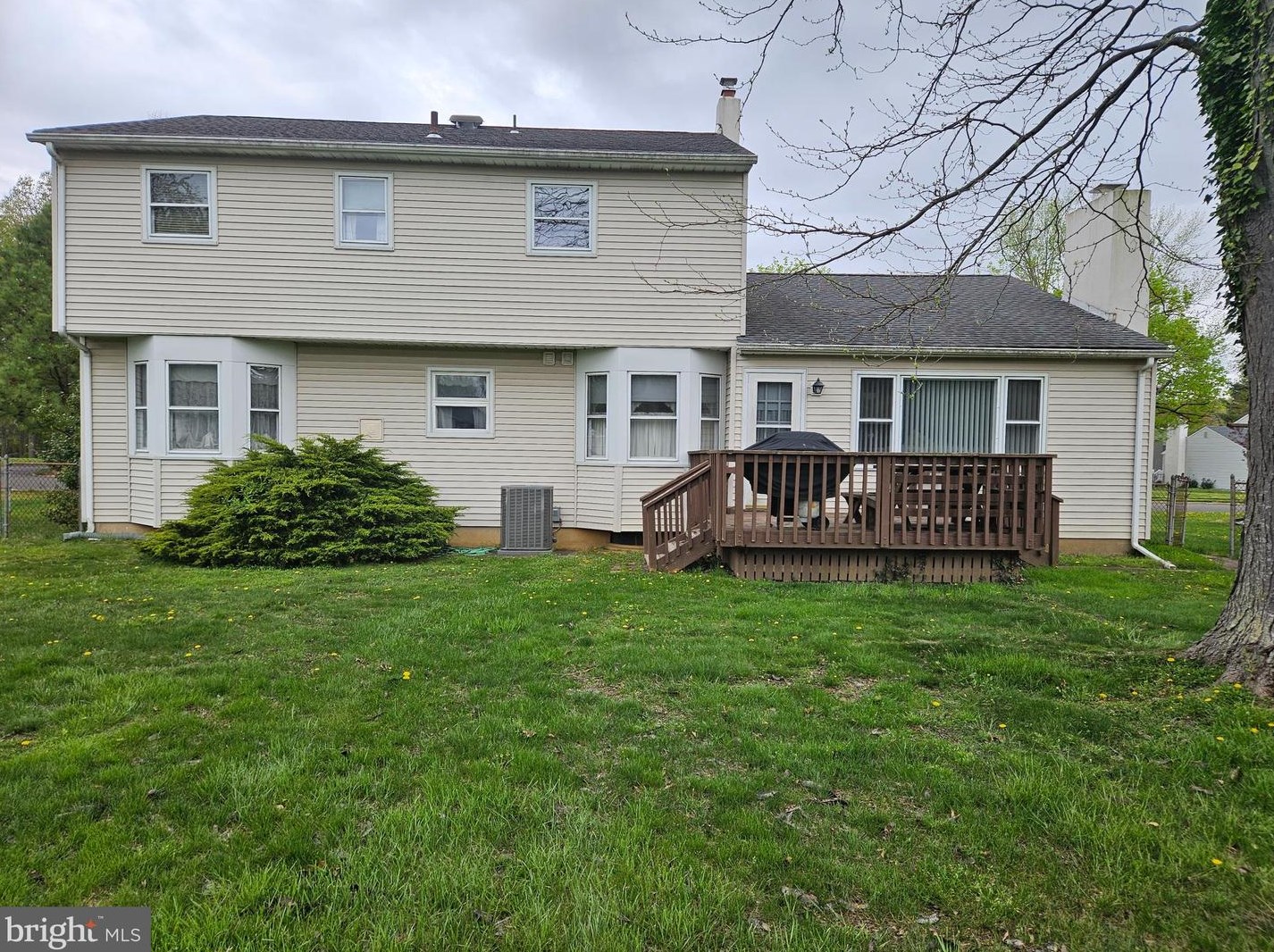 6 Fordham Dr, Trenton NJ  08690-1316 exterior