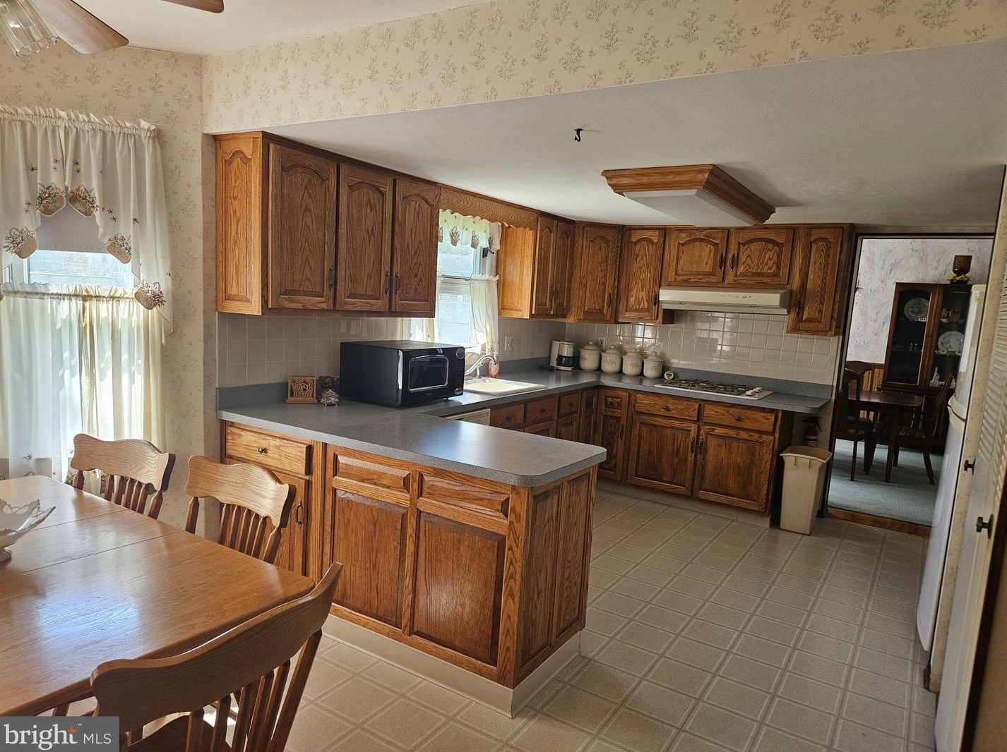 6 Fordham Dr, Trenton NJ  08690-1316 exterior