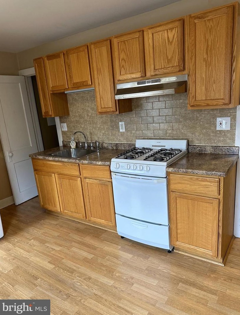 4 Tuttle Ave, Trenton, NJ 08629-1403
