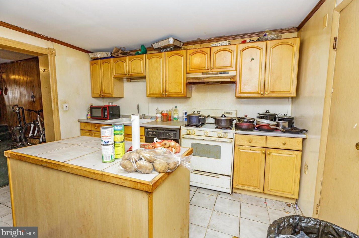 61 Chase St, Trenton NJ 08638-4205 exterior