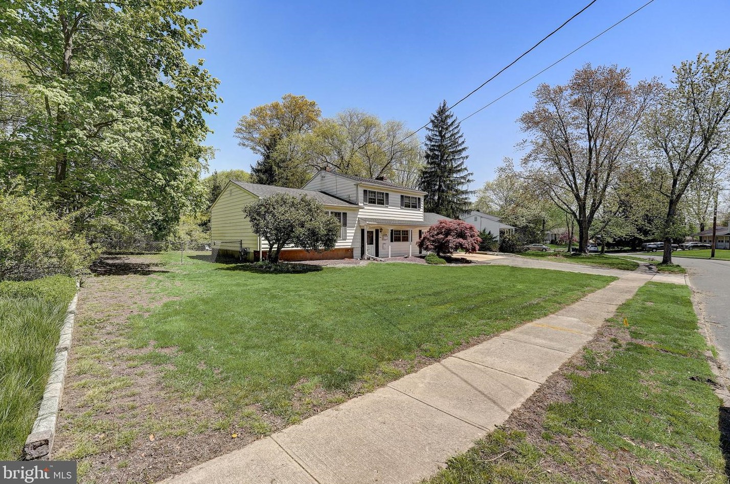 4 Rosetree Ln, Trenton NJ 08648-3232 exterior