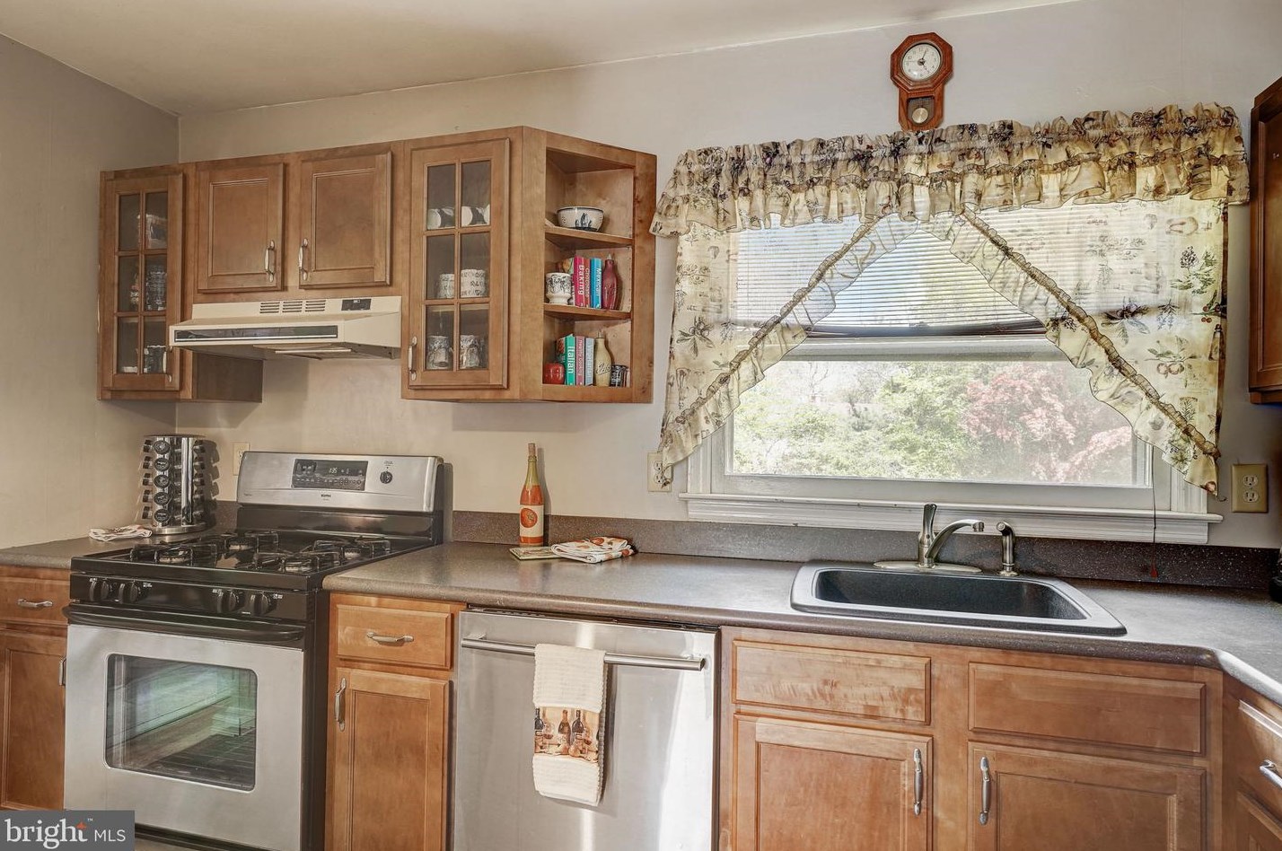 4 Rosetree Ln, Trenton NJ 08648-3232 exterior