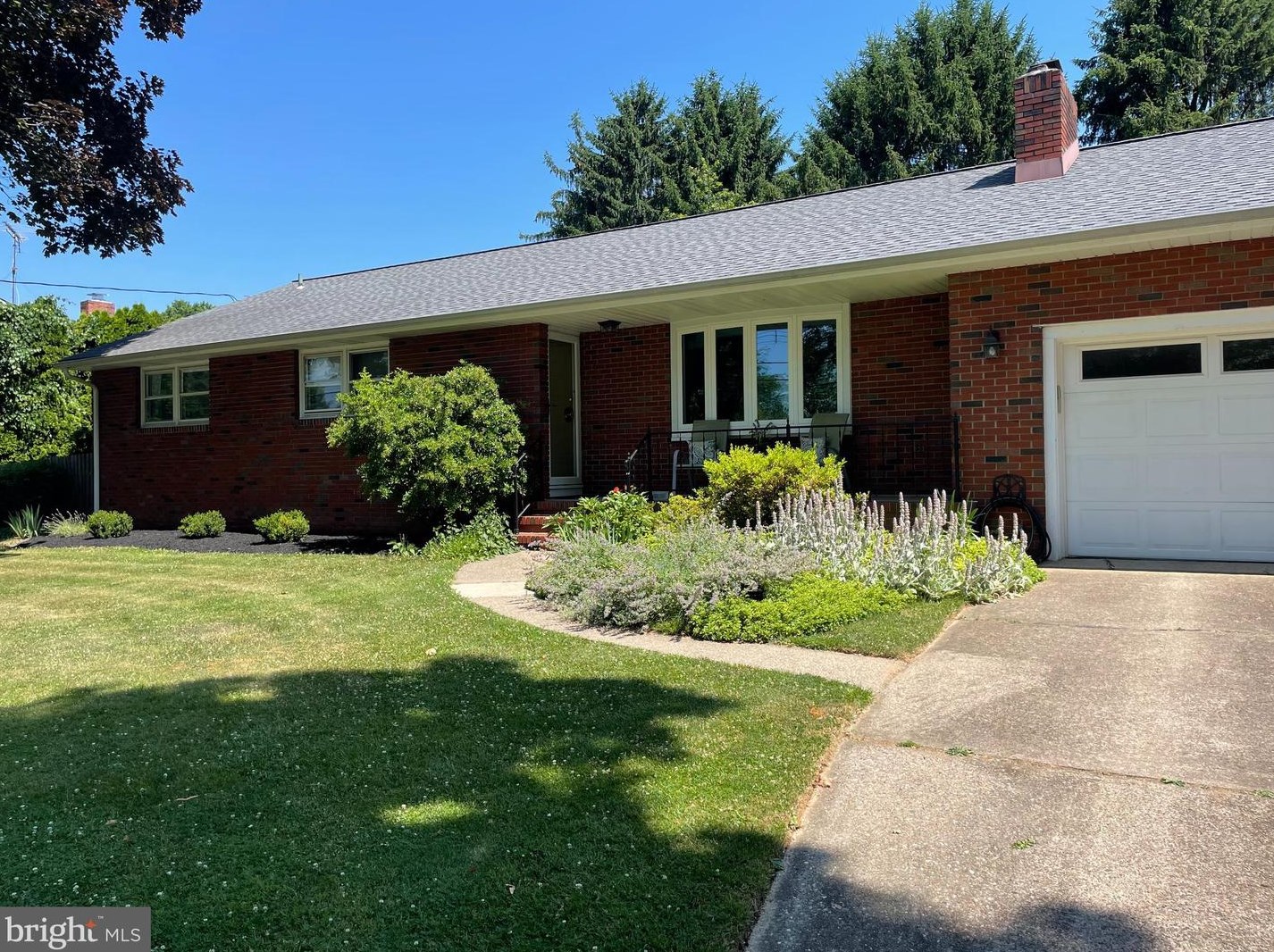 16 Metekunk Dr, Trenton, NJ 08638