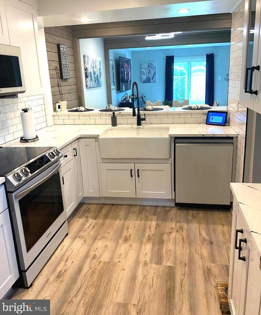 18 Goldenrod Ct, Trenton NJ  08690-3322 exterior