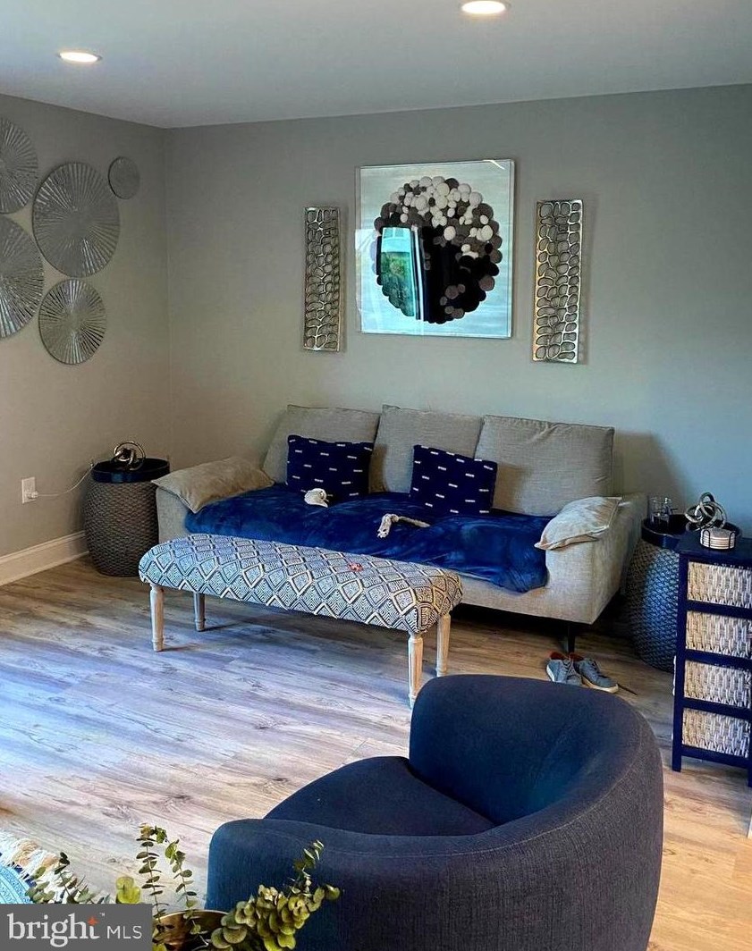 18 Goldenrod Ct, Trenton NJ  08690-3322 exterior