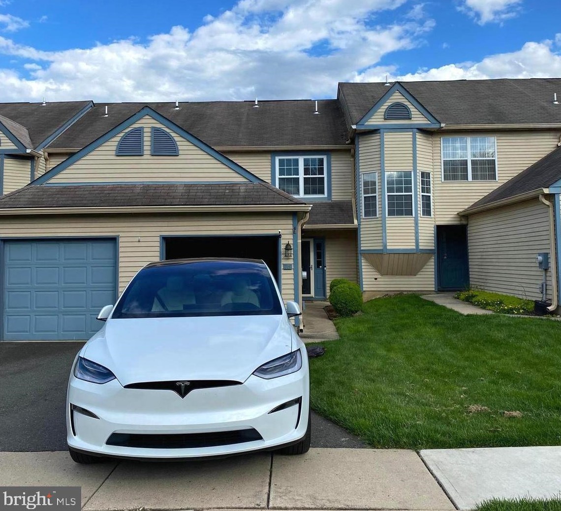 18 Goldenrod Ct, Trenton, NJ 08690