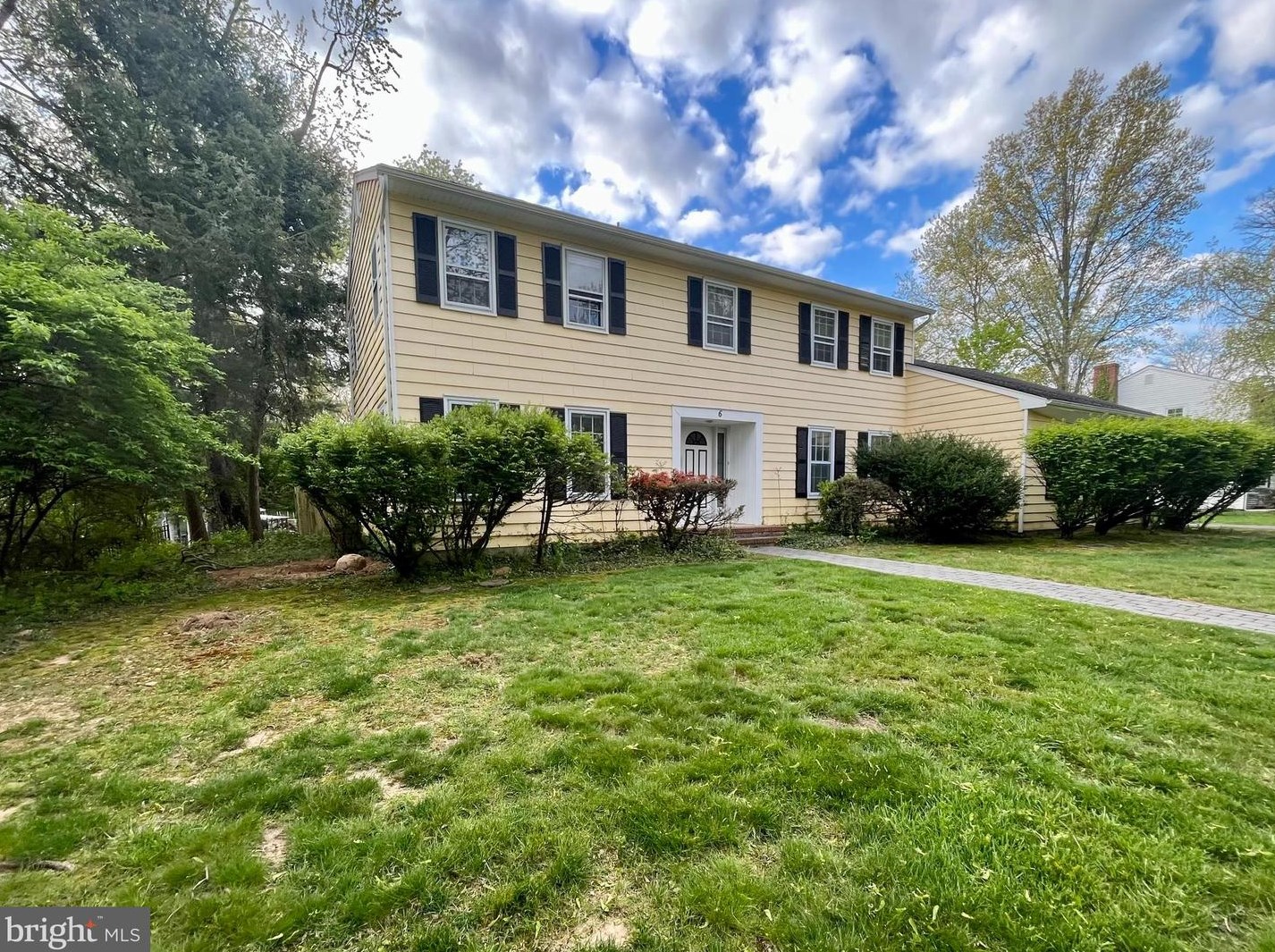 6 Sutton Ln, W Windsor Township, NJ 08550