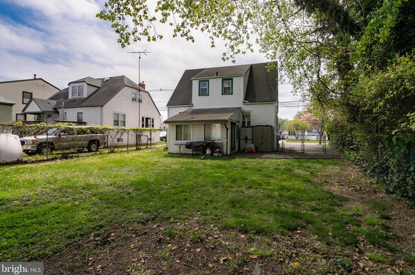 2358 Hamilton Ave, Trenton NJ  08609-2706 exterior