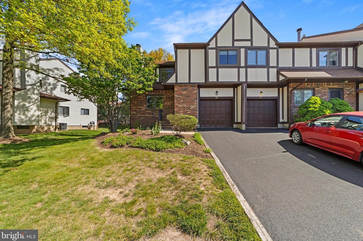 12 Cambridge Dr, Trenton, NJ 08628