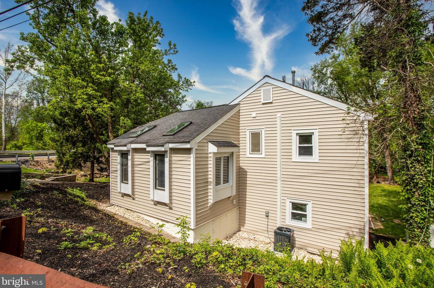 1 Jacobs Creek Rd, Trenton, NJ 08628