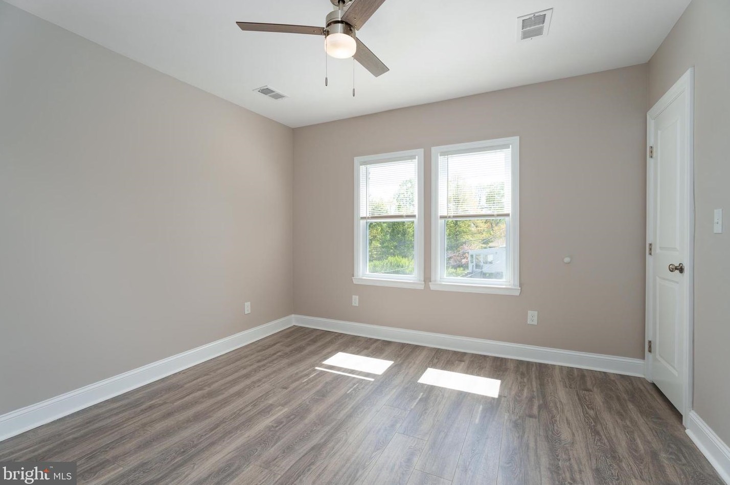 1708 Lawrence Rd, Trenton NJ 08648 exterior