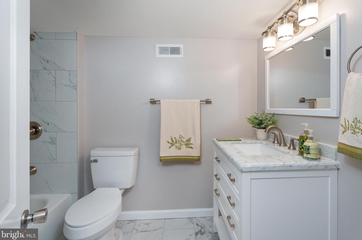 1708 Lawrence Rd, Trenton NJ 08648 exterior