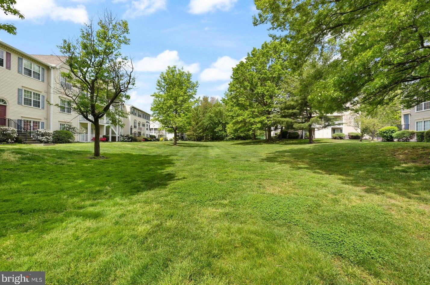 61 Lehavre Ct, Trenton NJ  08619-4724 exterior