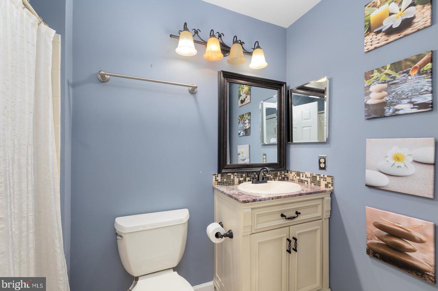 61 Lehavre Ct, Trenton NJ  08619-4724 exterior