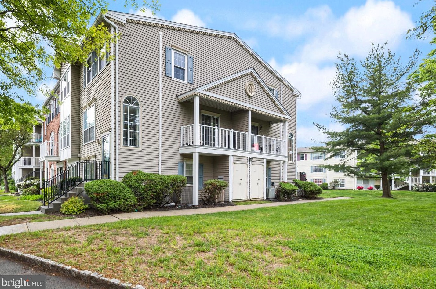 61 Lehavre Ct, Trenton NJ  08619-4724 exterior