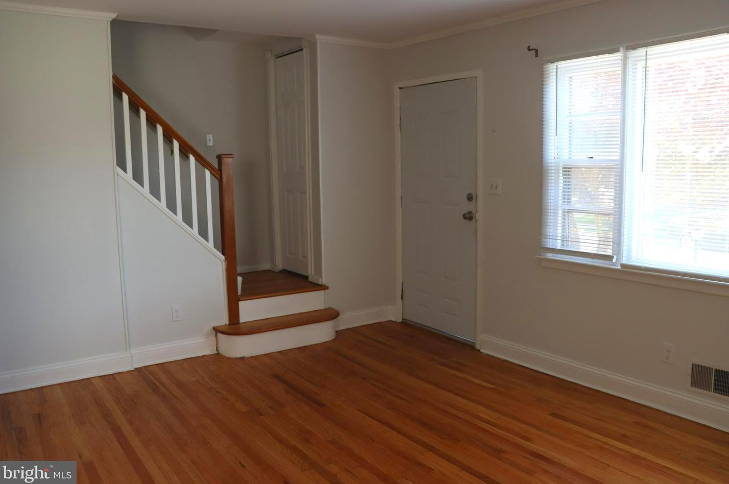 90 Armour Ave, Trenton, NJ 08619-2902